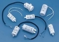 Конденсатори в пластиковому корпусі