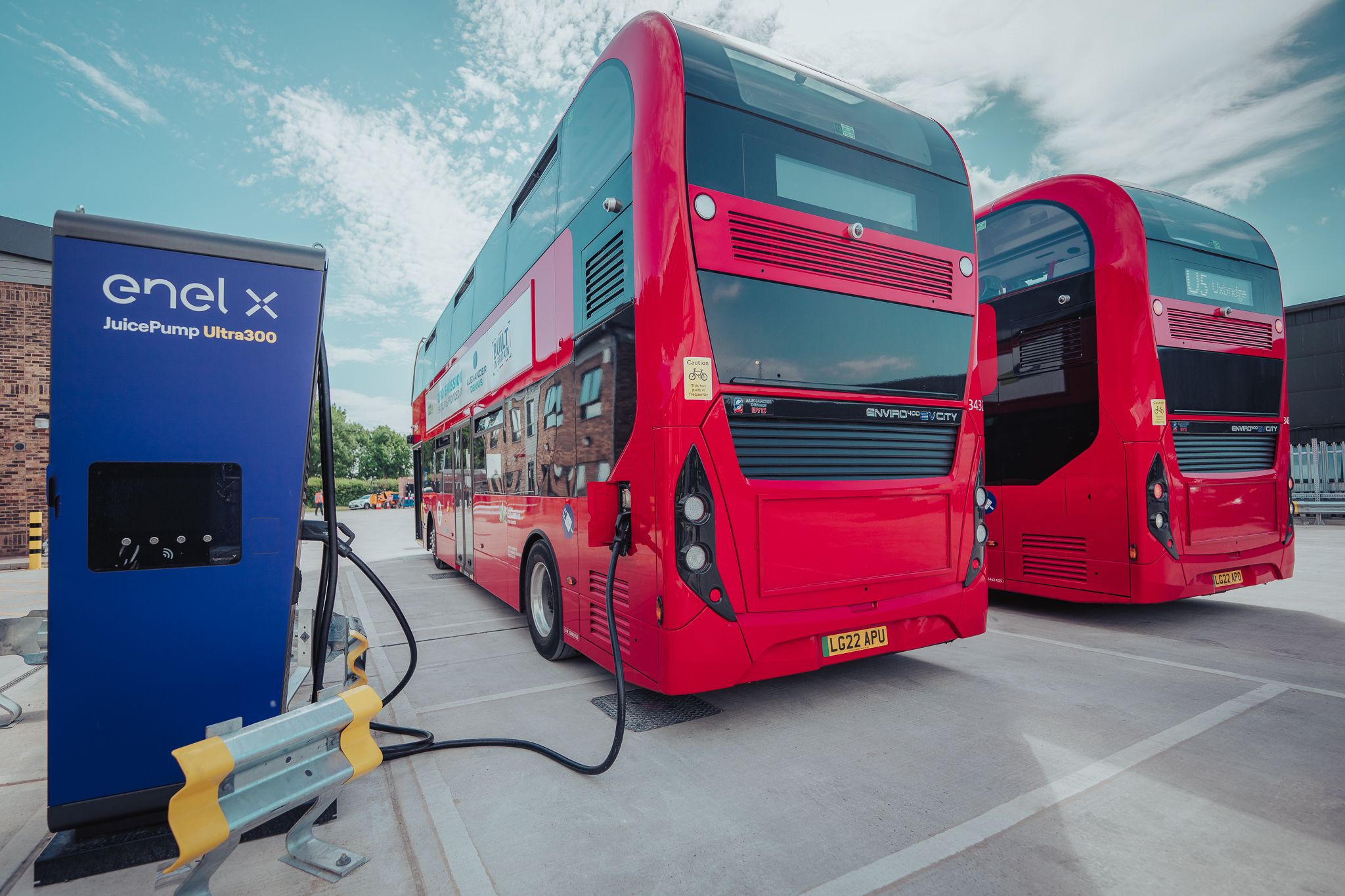 Доулі-роуд — це один із багатьох проектів автобусних парків електромобілів у Лондоні, інші відкриваються в Баттерсі та Беддінгтоні